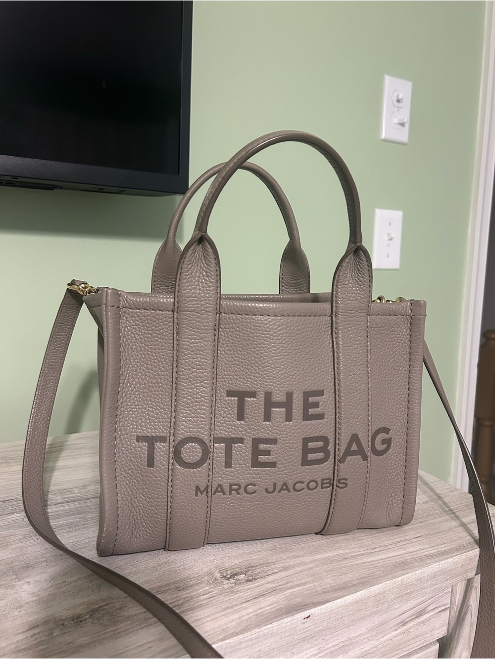 Marc Jacobs- THE LEATHER SMALL TOTE BAG - Picture 2 of 6